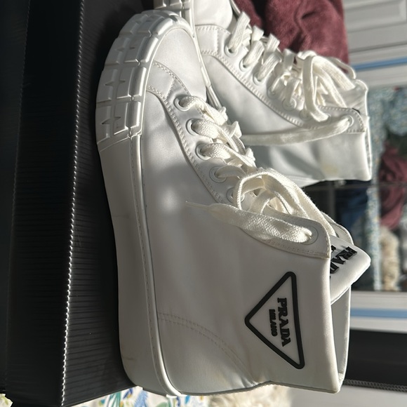 White authentic Prada sneakers, excellent condition used them twice size 40 - Picture 2 of 6
